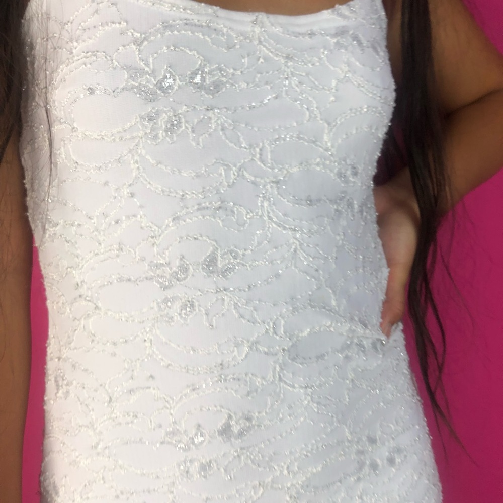SIMPLE WHITE DRESS - Picture 3 of 5